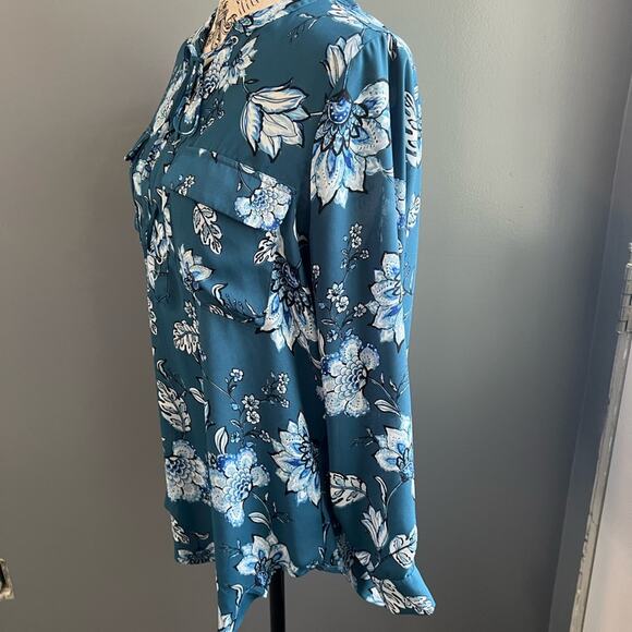 A.n.a light blue white and black floral long sleeve blouse w/ lace up tie Detail - Picture 4 of 9